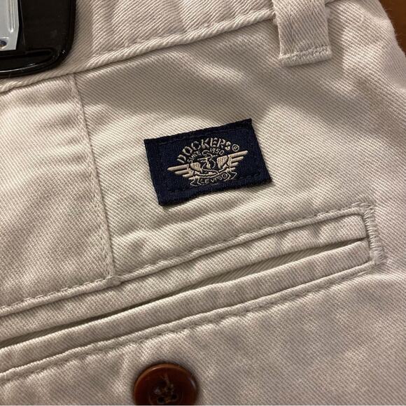 Men’s 40/30 Dockers Stone Pleated Khaki Pants w/Cuffed Hem EUC - Picture 3 of 6